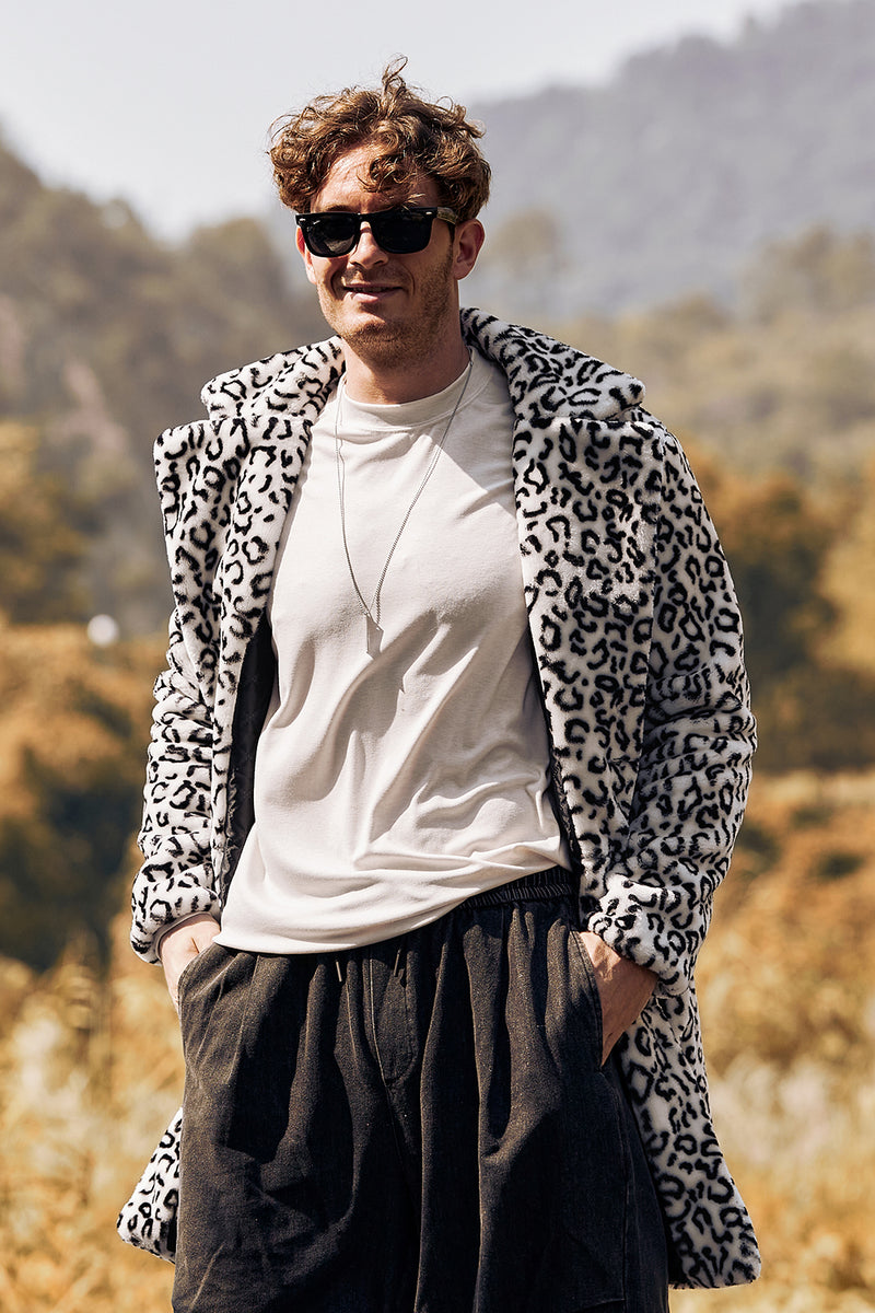 Load image into Gallery viewer, White and Black Leopard Fur Long Sleeves Warm Coat Jacket